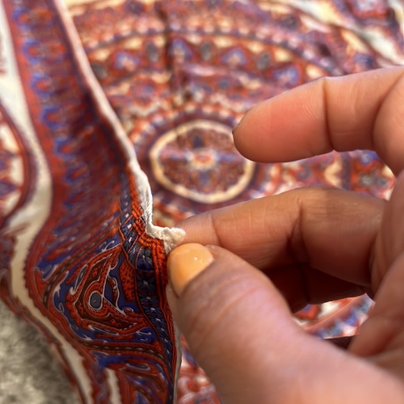 Vintage Gorgeous printed scarf hand stitched silky feel excellent condition - Picture 6 of 11